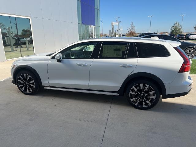 2025 Volvo V60 Cross Country Vehicle Photo in Grapevine, TX 76051