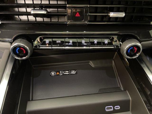 2025 Chevrolet Tahoe Vehicle Photo in PHOENIX, AZ 85014-3381