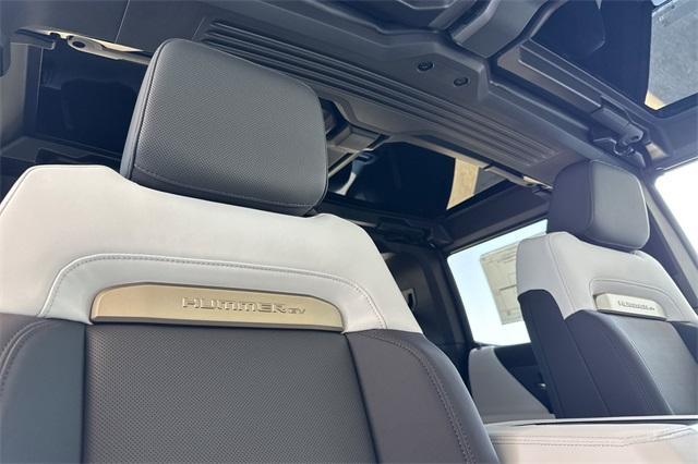 2025 GMC HUMMER EV SUV Vehicle Photo in ELK GROVE, CA 95757-8703