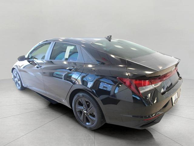 2022 Hyundai ELANTRA Vehicle Photo in Green Bay, WI 54304