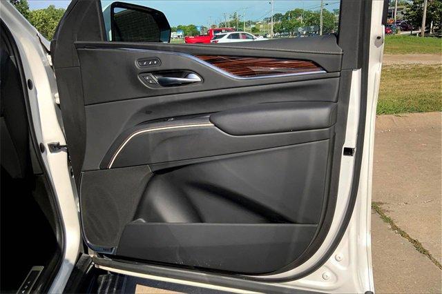 2022 Cadillac Escalade ESV Vehicle Photo in KANSAS CITY, MO 64114-4545