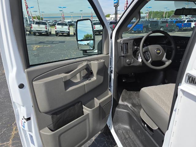 2025 Chevrolet Express Commercial Cutaway Vehicle Photo in INDEPENDENCE, MO 64055-1314
