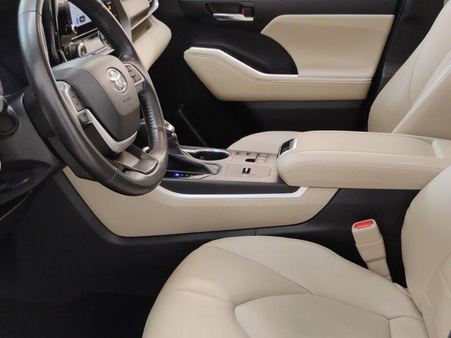 2023 Toyota Highlander Vehicle Photo in PINEVILLE, NC 28134-8495
