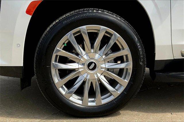 2024 Cadillac Escalade Vehicle Photo in KANSAS CITY, MO 64114-4545