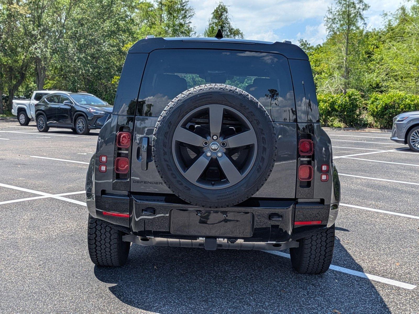 2024 Land Rover Defender Vehicle Photo in Tampa, FL 33614