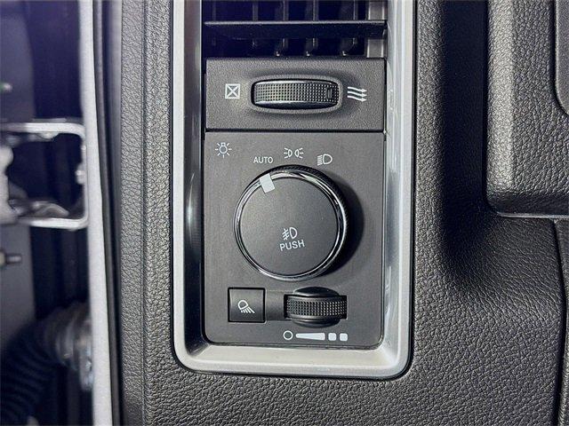 2021 Ram 1500 Classic Vehicle Photo in PUYALLUP, WA 98371-4149