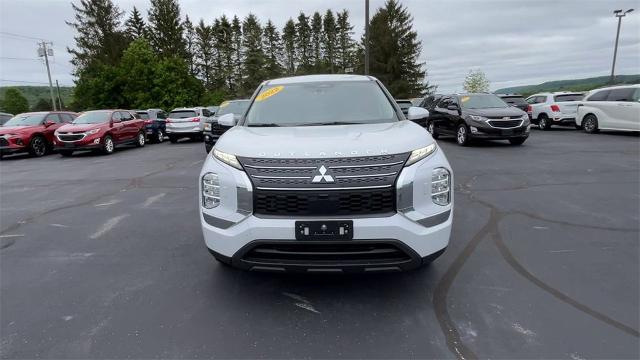 2022 Mitsubishi Outlander Vehicle Photo in TULLY, NY 13159-3159