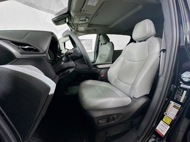 2025 Toyota Sienna Vehicle Photo in Flemington, NJ 08822
