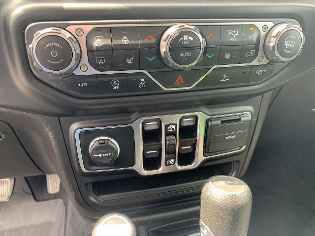 2021 Jeep Gladiator Vehicle Photo in MOON TOWNSHIP, PA 15108-2571