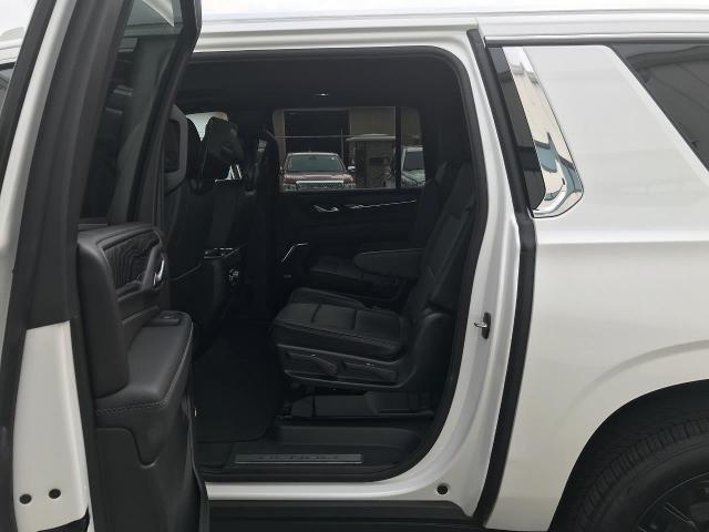 2024 GMC Yukon XL Vehicle Photo in GREEN BAY, WI 54303-3330