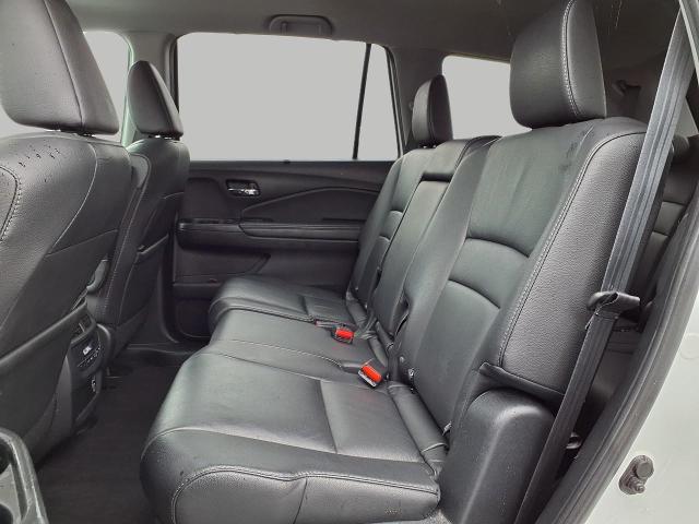 2021 Honda Pilot Vehicle Photo in Oshkosh, WI 54904