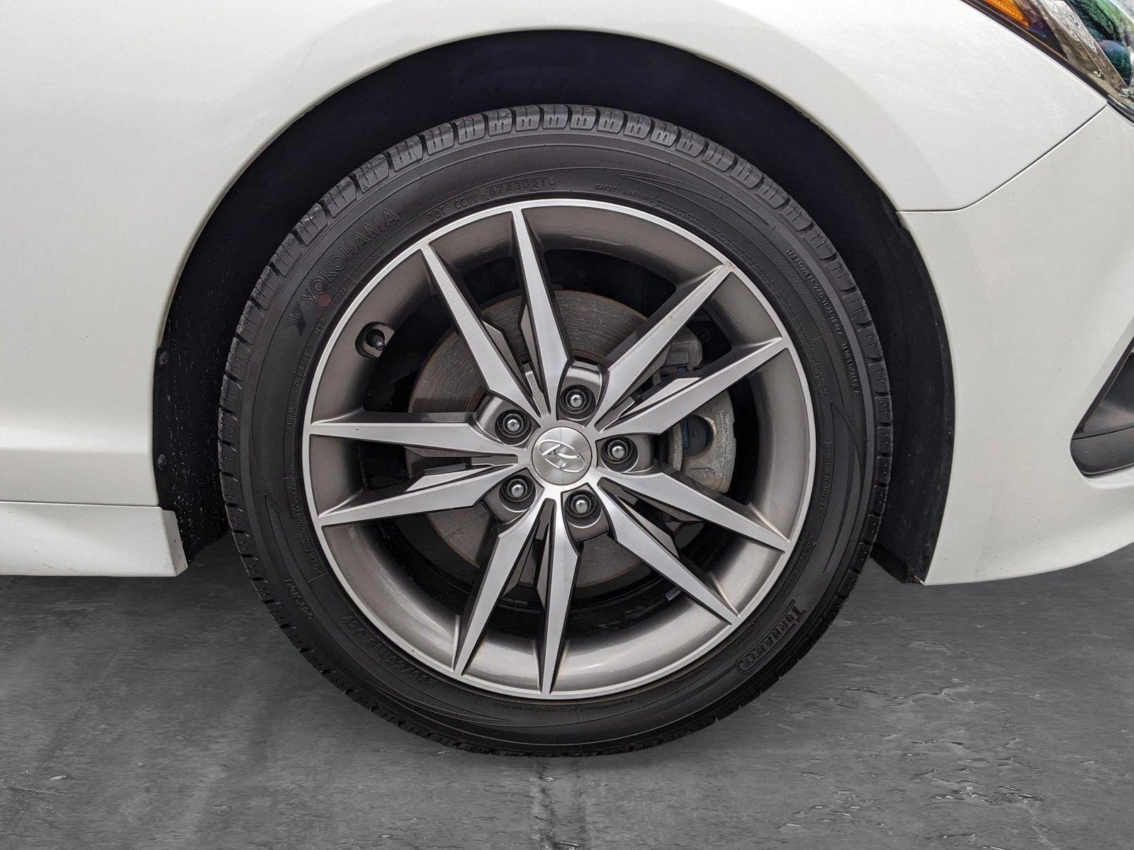 2015 Hyundai SONATA Vehicle Photo in Cockeysville, MD 21030