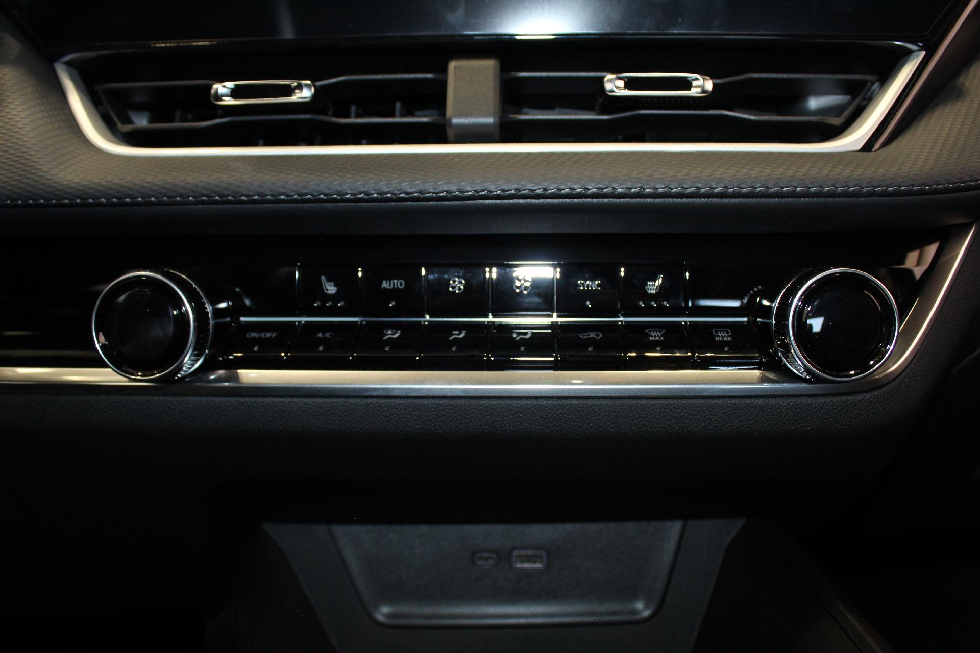 2025 Chevrolet Equinox Vehicle Photo in NORTHAMPTON, MA 01060-1120