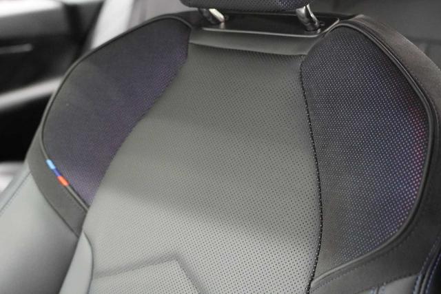 2025 BMW 540i xDrive Vehicle Photo in GRAPEVINE, TX 76051