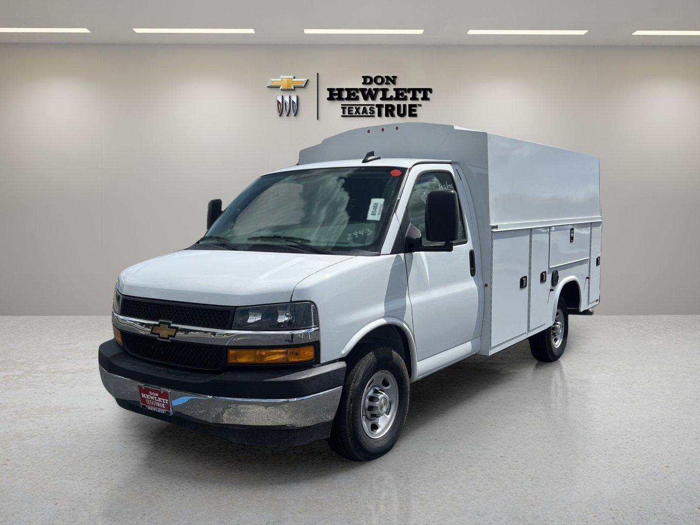 2025 Chevrolet Express Cutaway 3500 Vehicle Photo in GEORGETOWN, TX 78626-7508