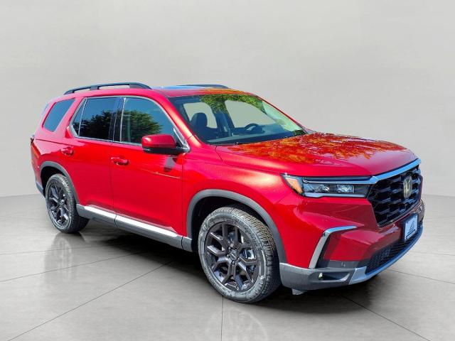 2025 Honda Pilot Vehicle Photo in Oshkosh, WI 54904