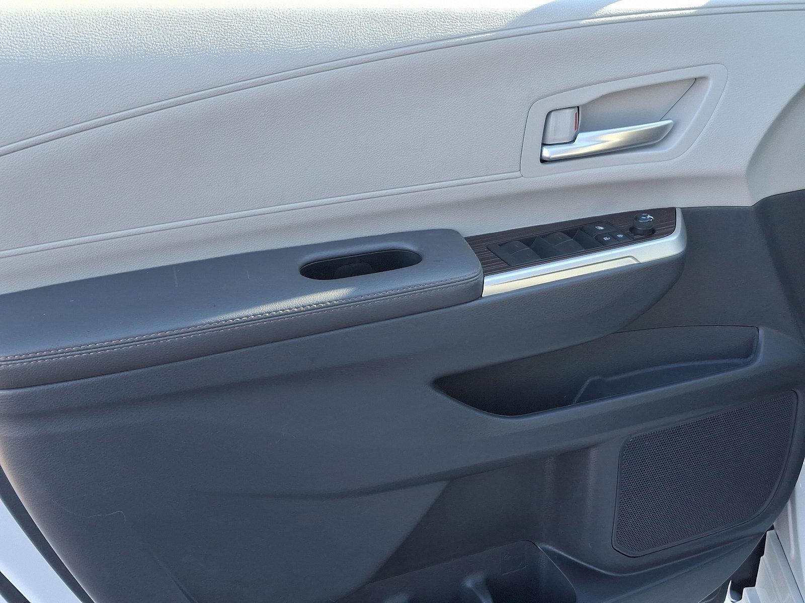 2023 Toyota Sienna Vehicle Photo in Trevose, PA 19053