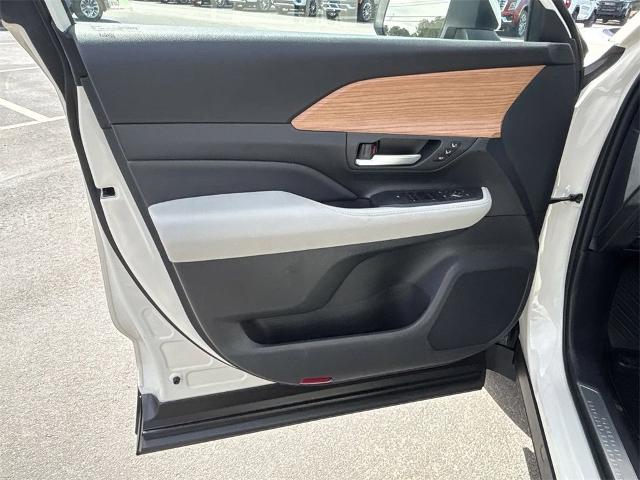 2024 Toyota Grand Highlander Vehicle Photo in ALBERTVILLE, AL 35950-0246