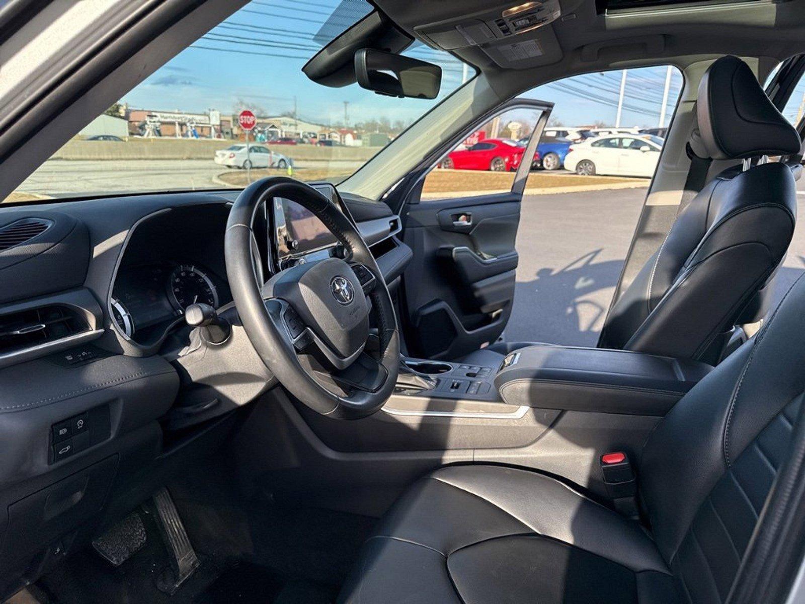 2023 Toyota Highlander Vehicle Photo in Harrisburg, PA 17111