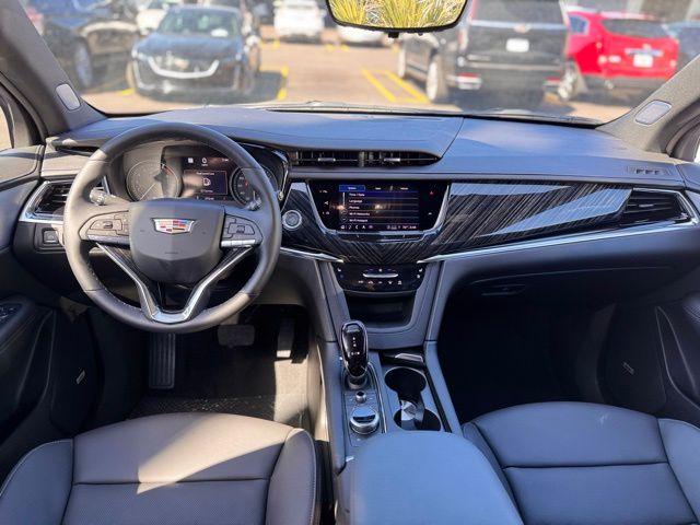 2025 Cadillac XT6 Vehicle Photo in DELRAY BEACH, FL 33483-3294