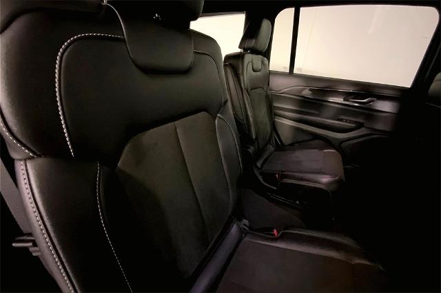 2023 Jeep Grand Cherokee L Vehicle Photo in Lees Summit, MO 64086