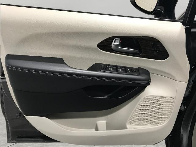 2023 Chrysler Pacifica Vehicle Photo in GREEN BAY, WI 54303-3330