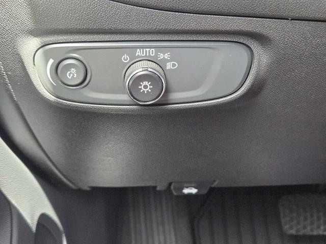 2022 Chevrolet Equinox Vehicle Photo in DENTON, TX 76210-9321