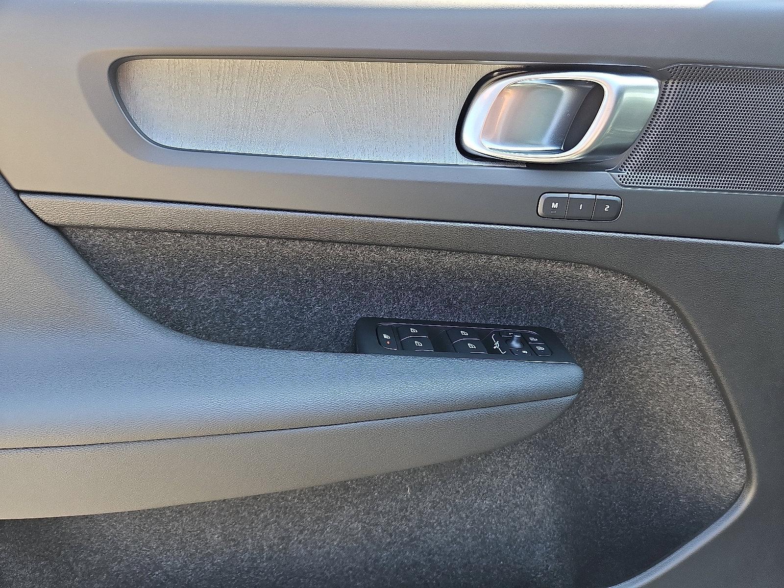2026 Volvo XC40 Vehicle Photo in Trevose, PA 19053