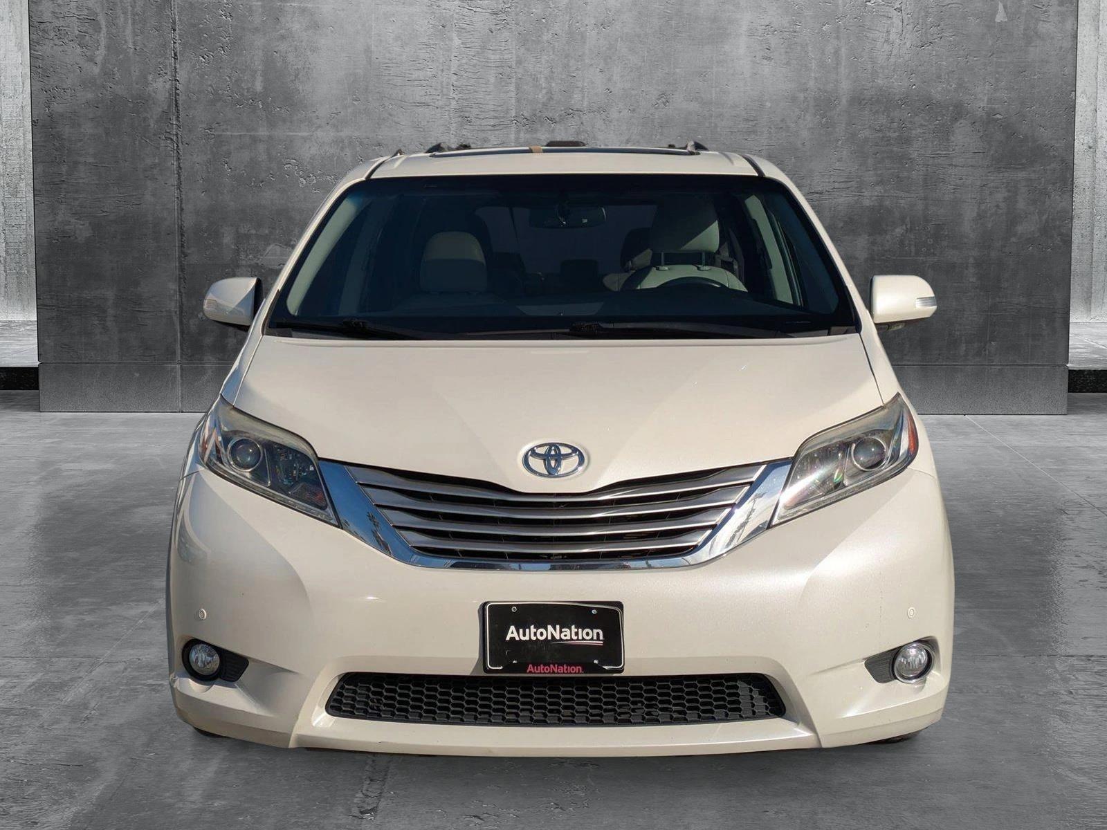 2017 Toyota Sienna Vehicle Photo in Tustin, CA 92782