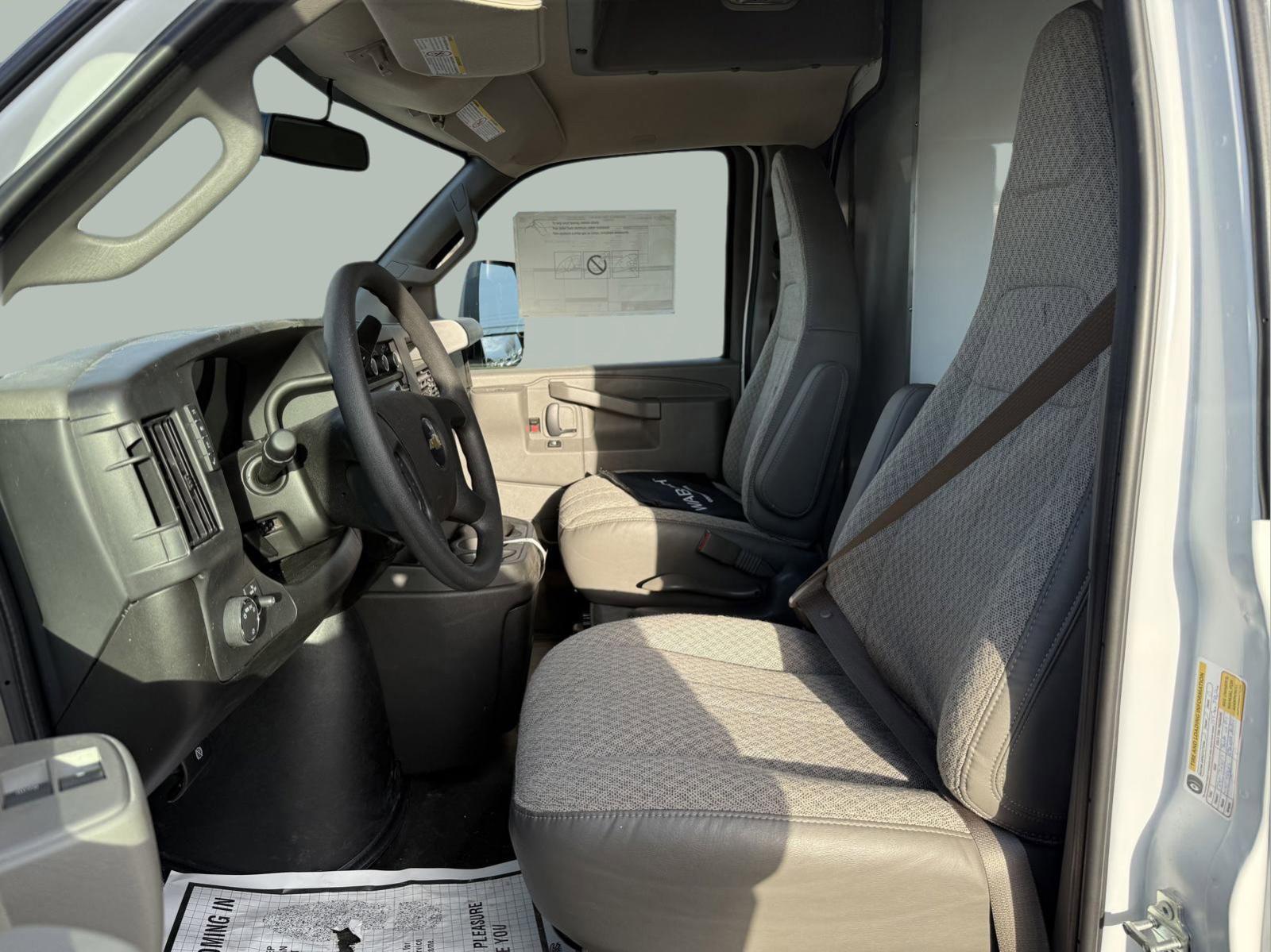 2024 Chevrolet Express Cutaway 3500 Vehicle Photo in GEORGETOWN, TX 78626-7508