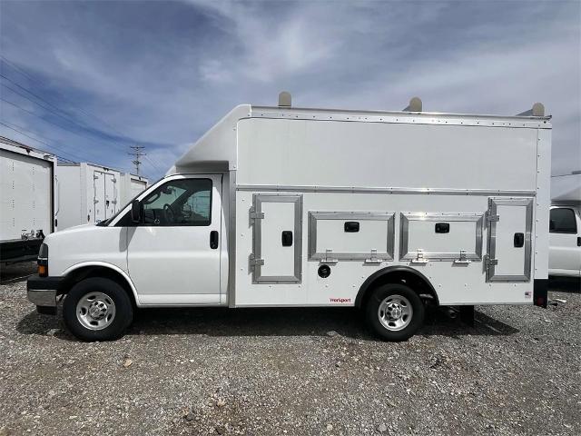 2025 Chevrolet Express Cutaway 3500 Vehicle Photo in ALCOA, TN 37701-3235