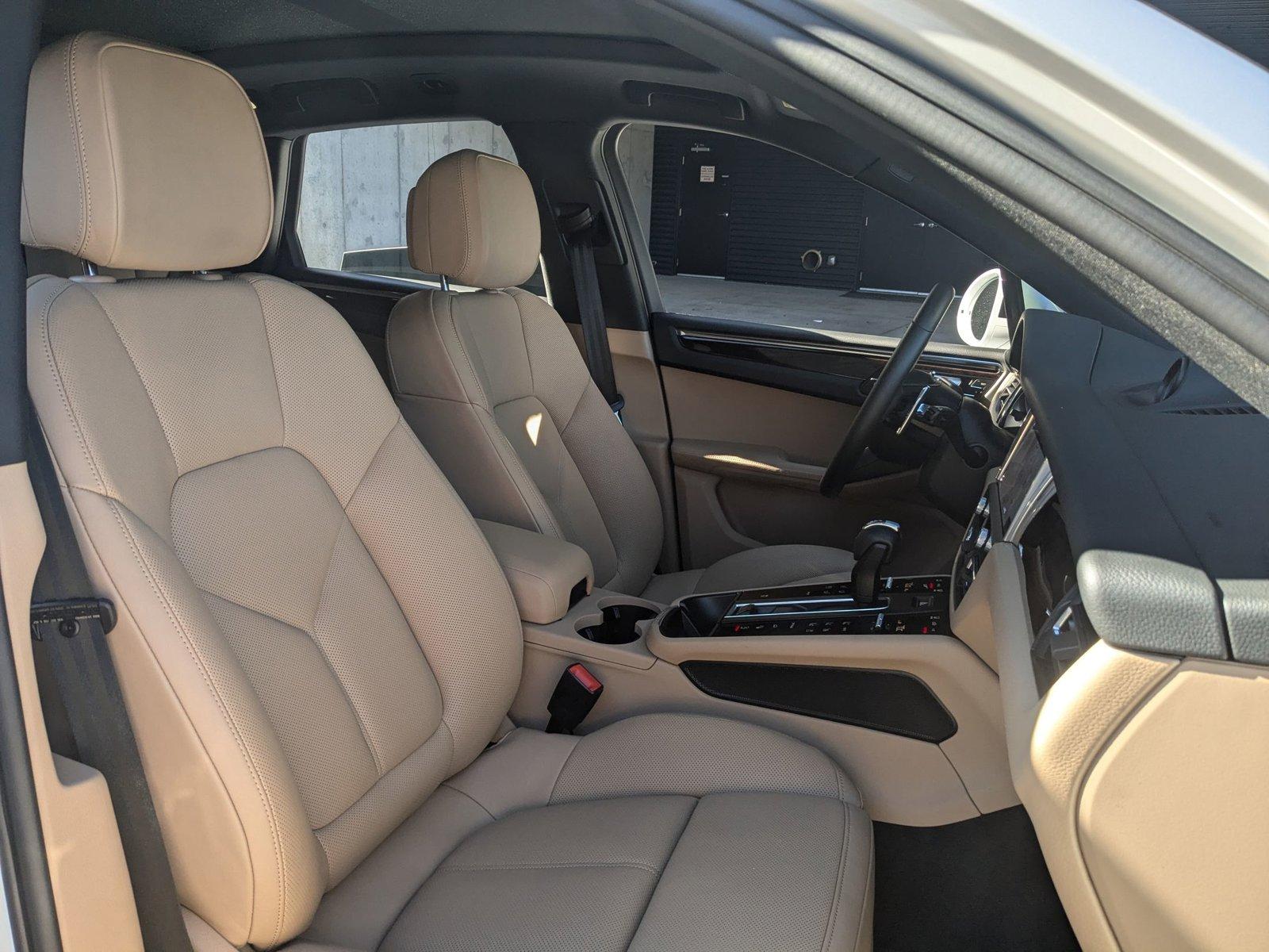 2025 Porsche Macan Vehicle Photo in Towson, MD 21204