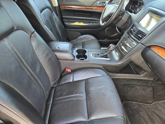 2017 Lincoln MKT Vehicle Photo in DENTON, TX 76210-9321