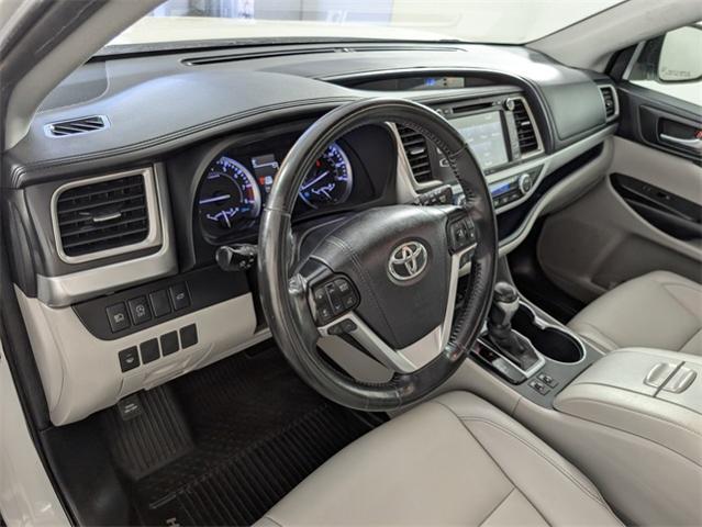 2019 Toyota Highlander Vehicle Photo in ENGLEWOOD, CO 80113-6708