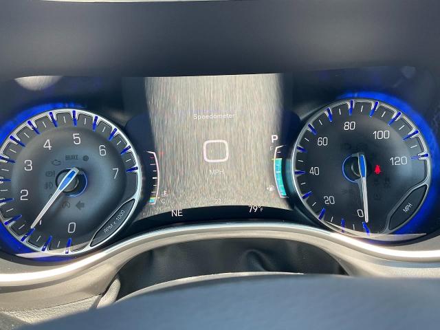 2025 Chrysler Pacifica Vehicle Photo in Kaukauna, WI 54130