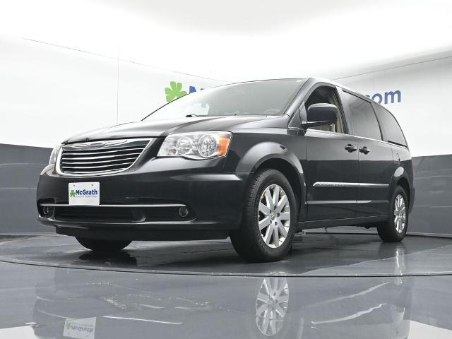 2016 Chrysler Town & Country Vehicle Photo in Cedar Rapids, IA 52402