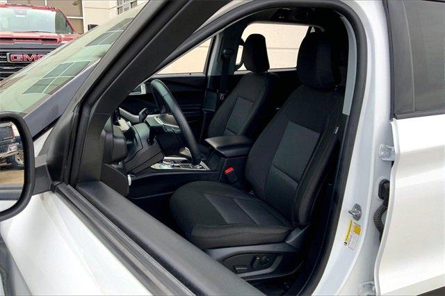 2022 Ford Explorer Vehicle Photo in TOPEKA, KS 66609-0000