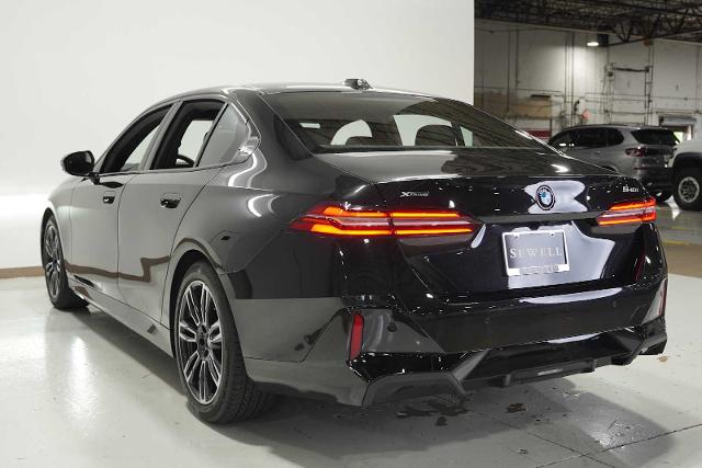 2025 BMW 540i xDrive Vehicle Photo in GRAPEVINE, TX 76051