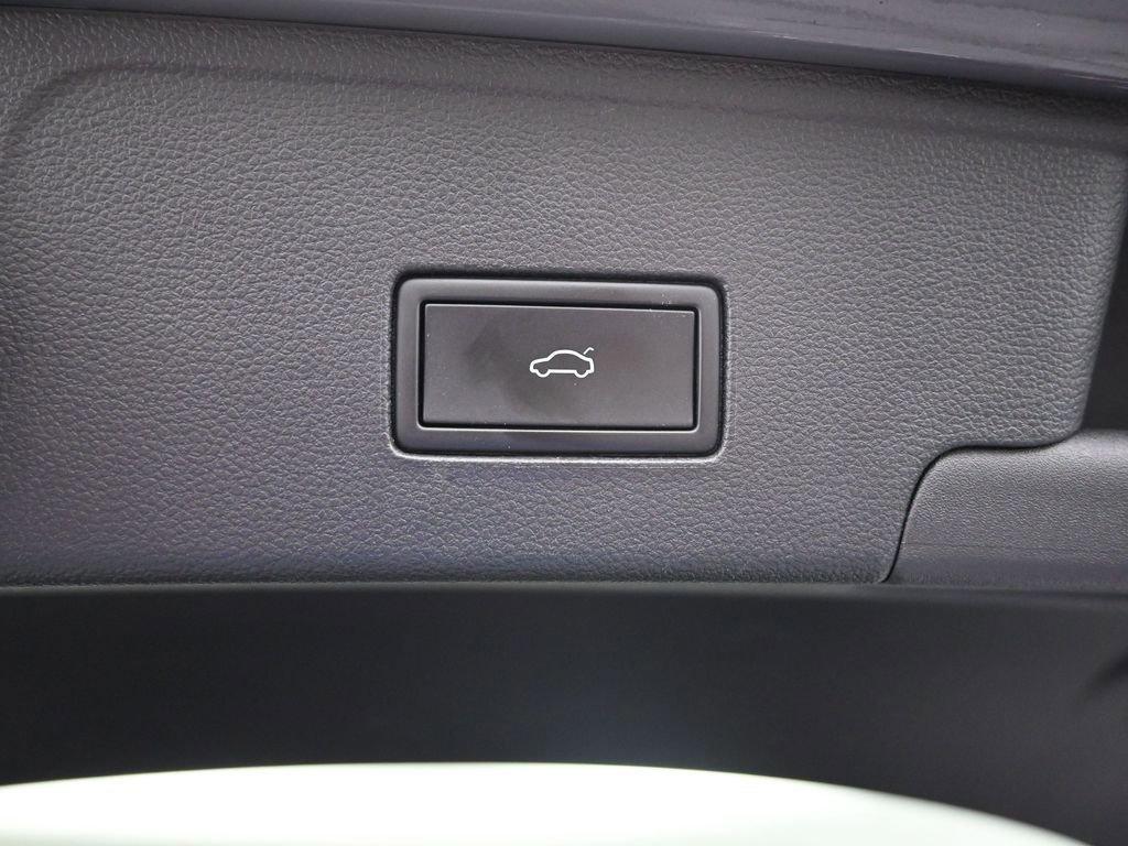 2022 Volkswagen Atlas Cross Sport Vehicle Photo in Marion, IA 52302