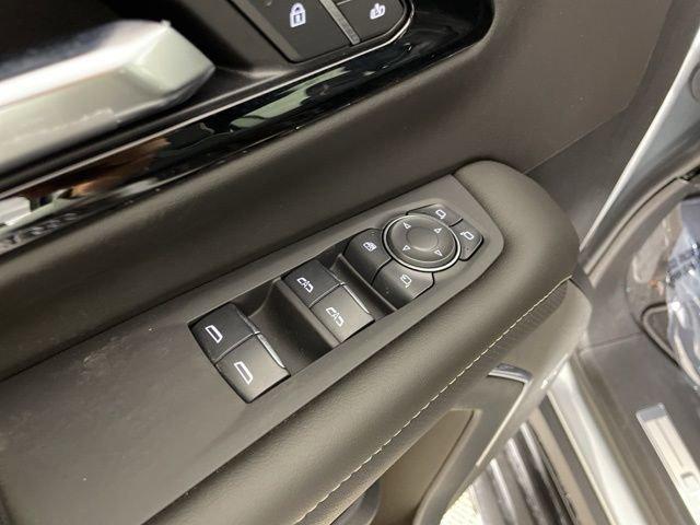 2025 Chevrolet Suburban Vehicle Photo in PHOENIX, AZ 85014-3381