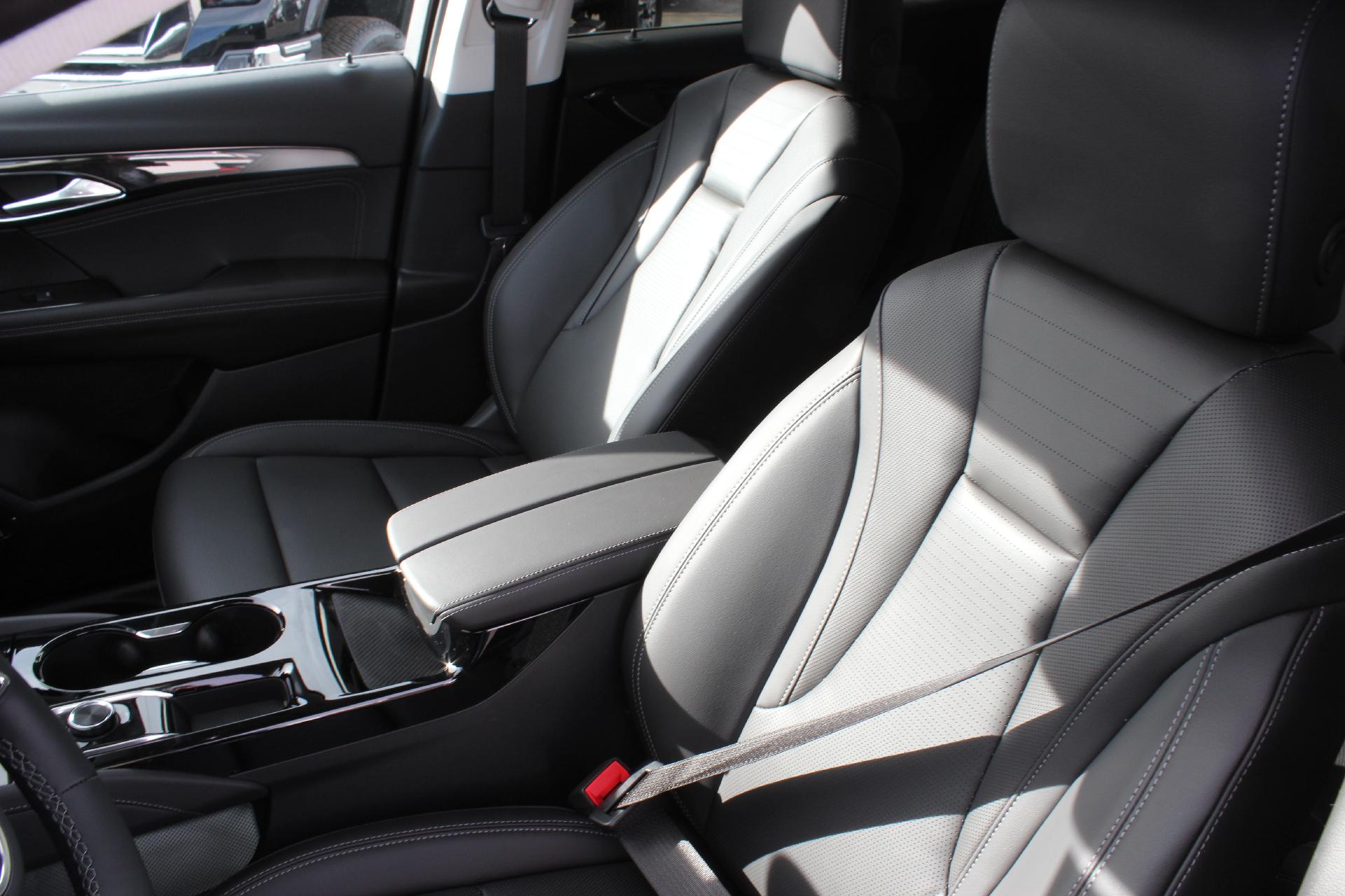 2025 Buick Envision Vehicle Photo in AURORA, CO 80012-4011
