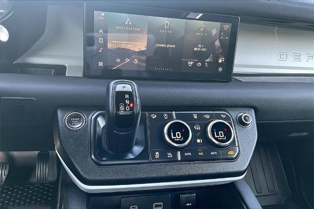 2023 Defender Vehicle Photo in Houston, TX 77007