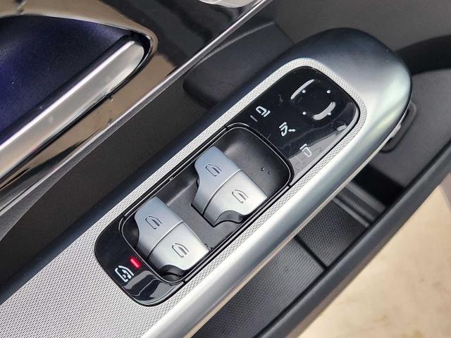 2025 Mercedes-Benz GLC Vehicle Photo in HOUSTON, TX 77079