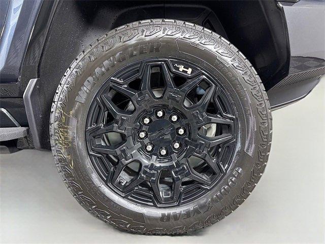 2025 GMC HUMMER EV SUV Vehicle Photo in PUYALLUP, WA 98371-4149