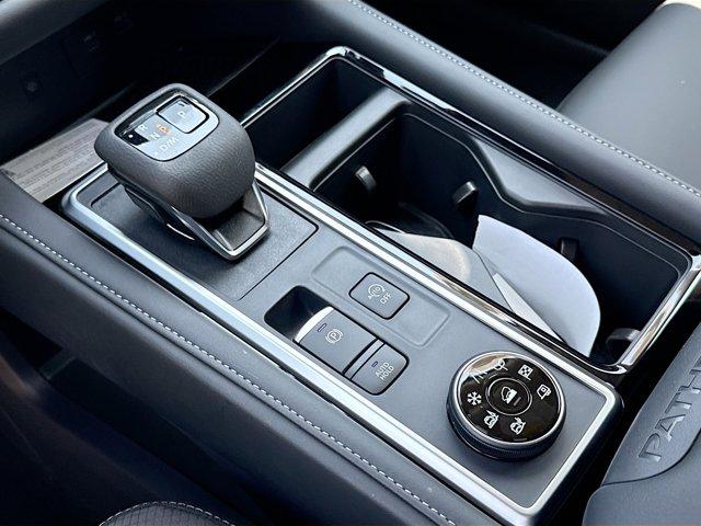 2025 Nissan Pathfinder Vehicle Photo in Flemington, NJ 08822