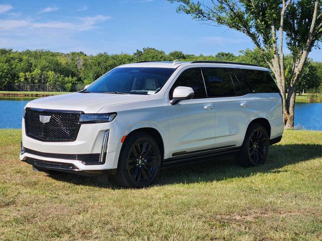 2022 Cadillac Escalade Vehicle Photo in DENTON, TX 76210-9321
