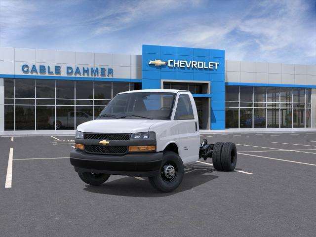 2025 Chevrolet Express Commercial Cutaway Vehicle Photo in TOPEKA, KS 66609-0000