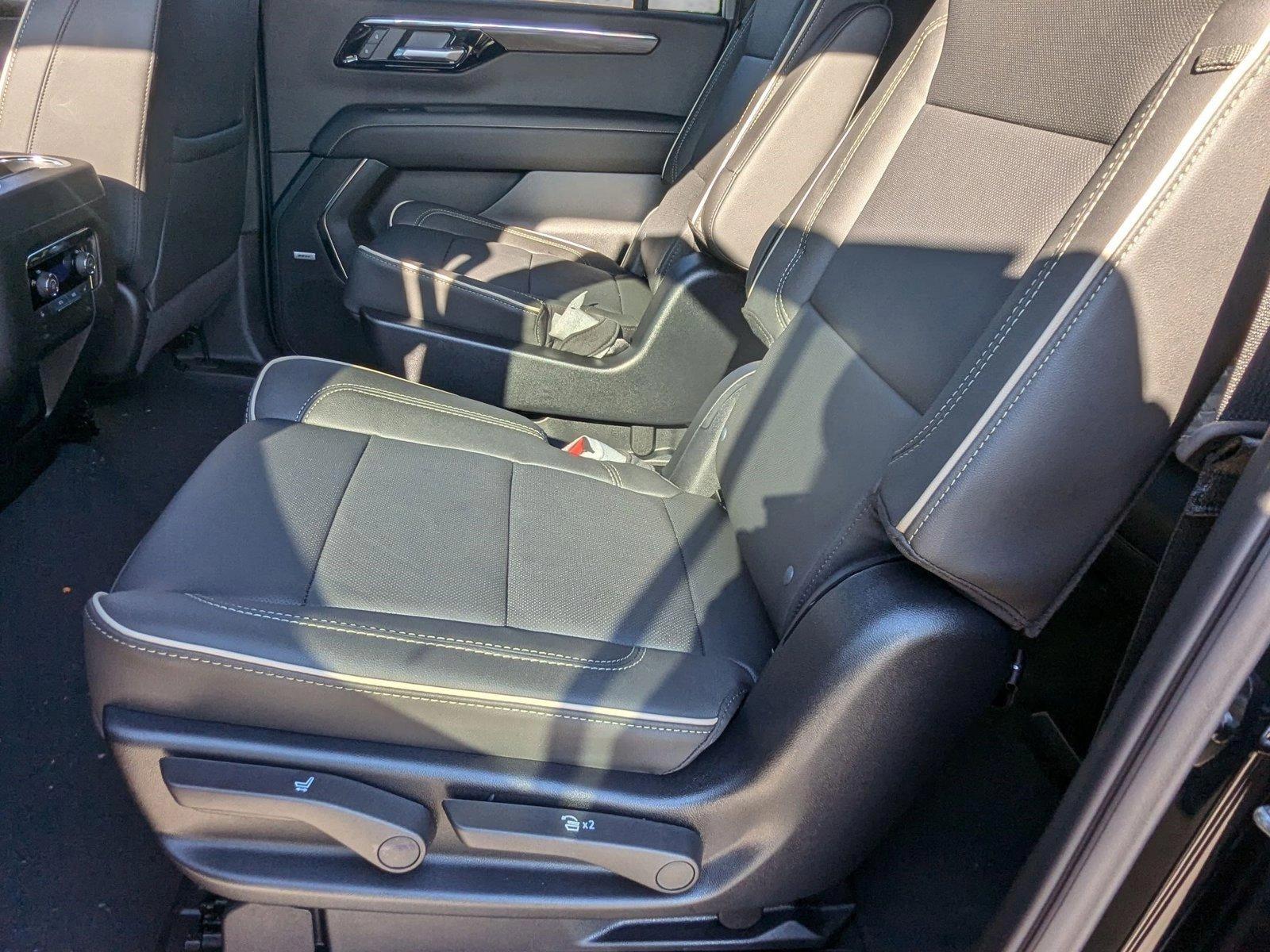 2025 Chevrolet Suburban Vehicle Photo in MIAMI, FL 33134-2699