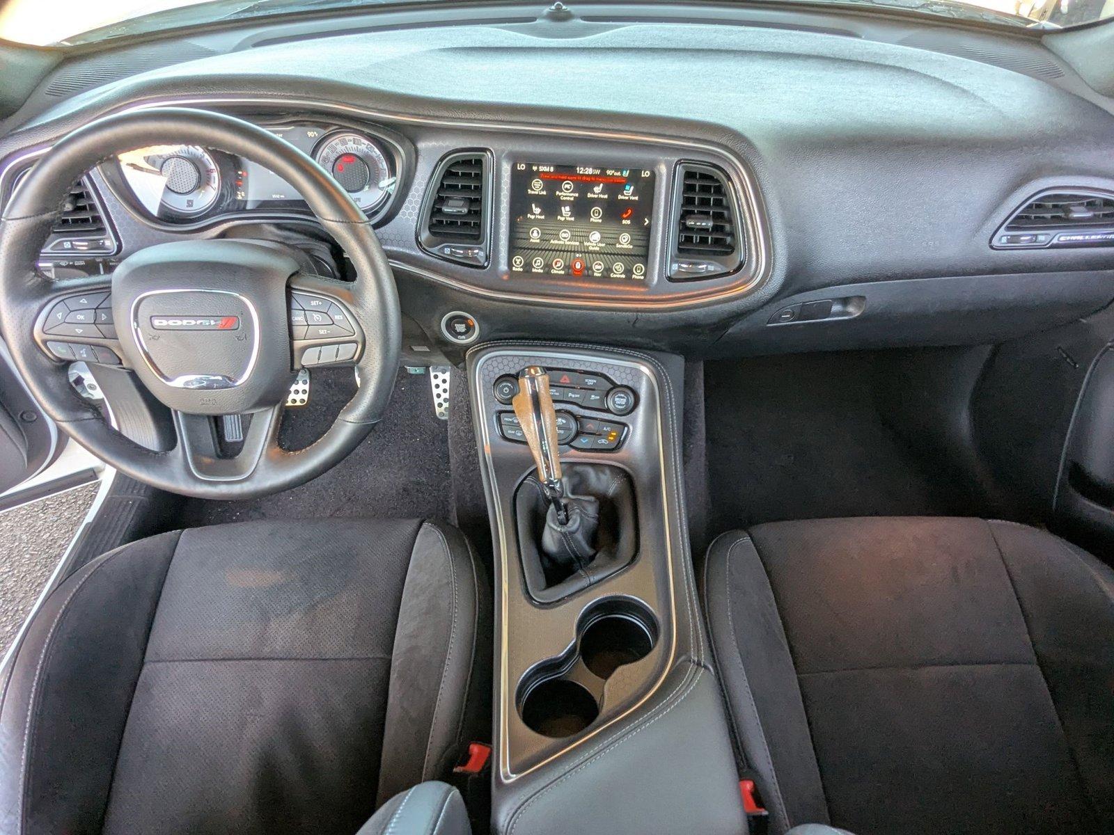 2017 Dodge Challenger Vehicle Photo in Valencia, CA 91355