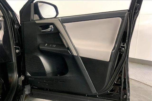 2017 Toyota RAV4 Vehicle Photo in Lees Summit, MO 64086